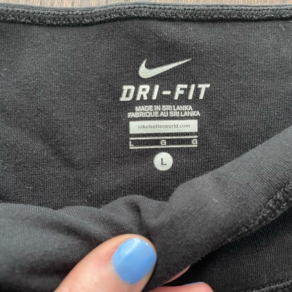 Nike Black Cropped Leggings - Picture 4 of 5